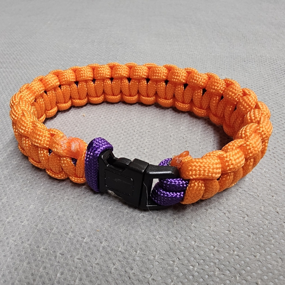 Orange paracord braclet